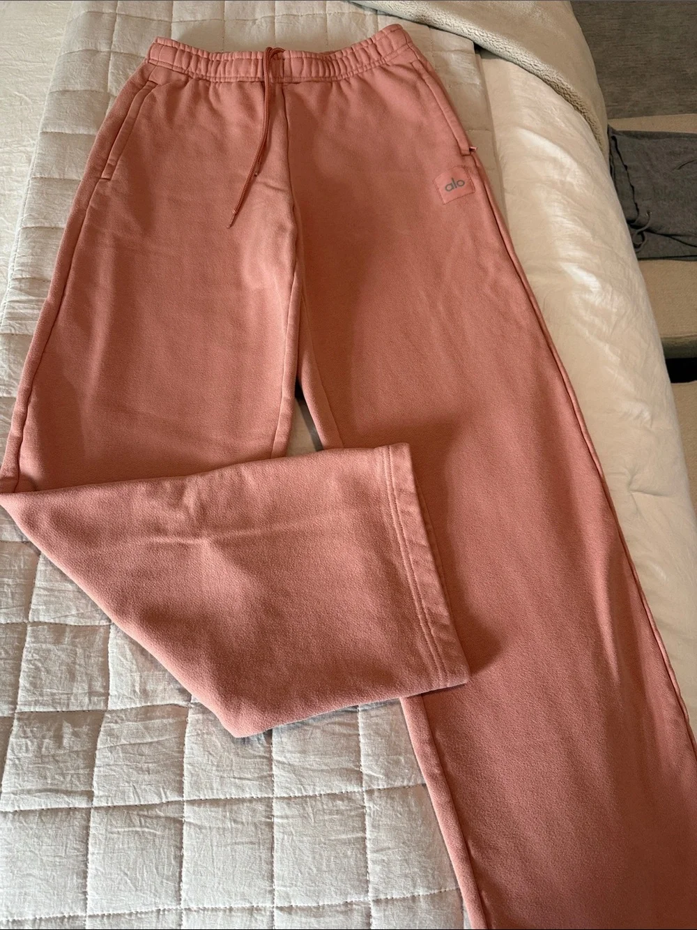 ALO Yoga Straight Leg Sweatpants in Dusty Rose